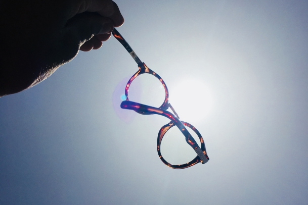 Cómo elegir las gafas adecuadas para tu estilo y necesidades