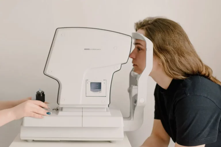 Cómo mantener una buena salud ocular en la era digita
